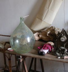 bric-&agrave;-brac dans la chapelle