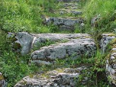 Chemin empierr&eacute;, vestige d'une ancienne voie romaine