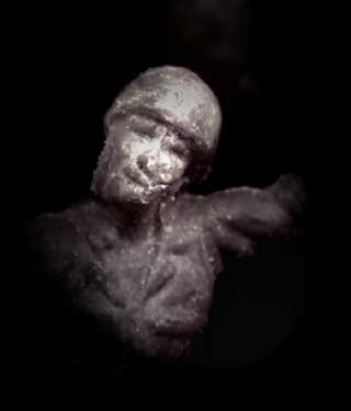 Soldat, posture christique