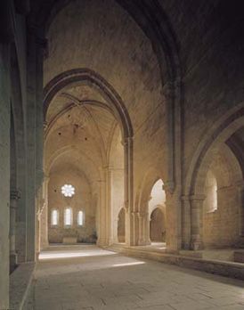 Nef romane, blanche, vide