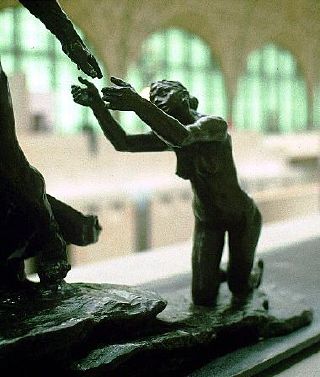 Sculpture, femme suppliante