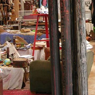 Accumulation d'objets divers dans l'atelier