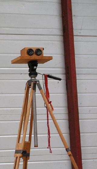 Instrument optique expos&eacute; dans l'atelier